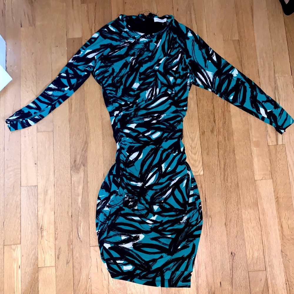 GREEN AND BLACK FITTED DRESS
